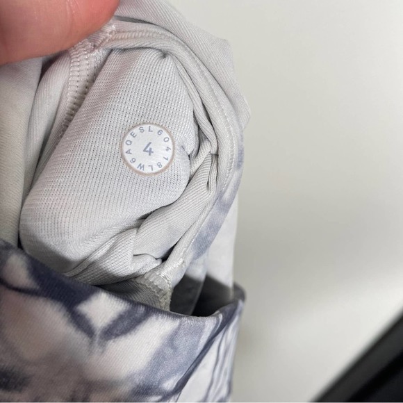 LULULEMON Wunder Under Crop Hi-Rise Dual Shibori 21" Cement Grey {3F15} - Picture 7 of 7